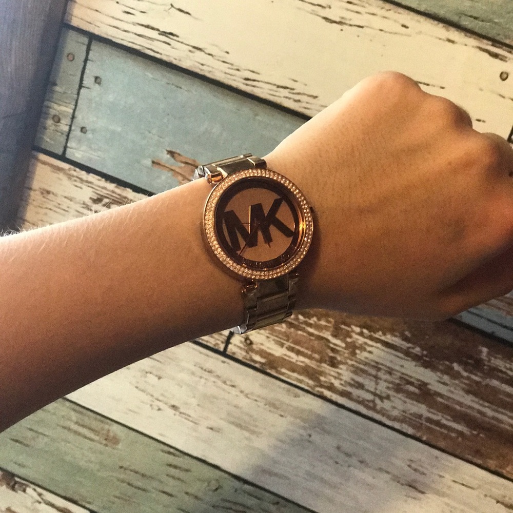 Michael Kors Rosegold watch in great condition!